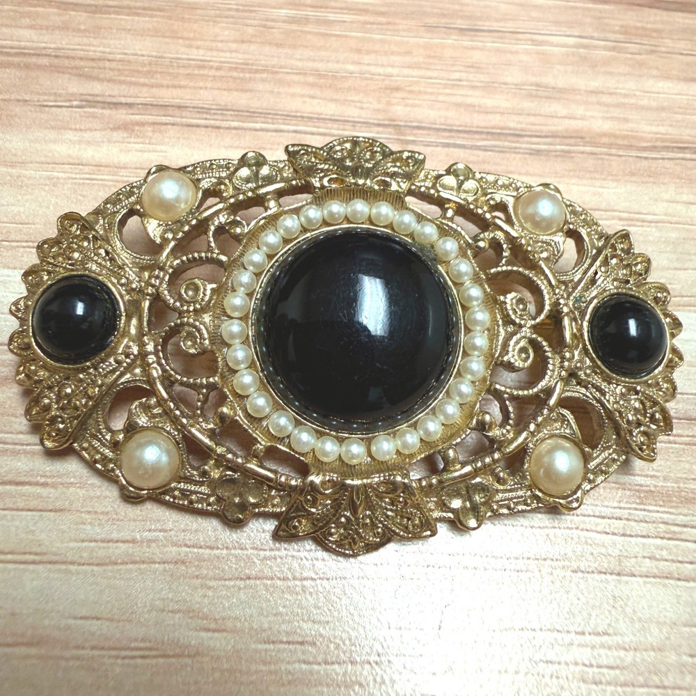 Vintage Gold Tone Filigree Black Cabochon Faux Pearl Oval Brooch Pin - Picture 2 of 6